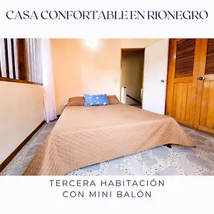 Pensión Casa Confortable En - A 10 Min Del Aeropuerto
